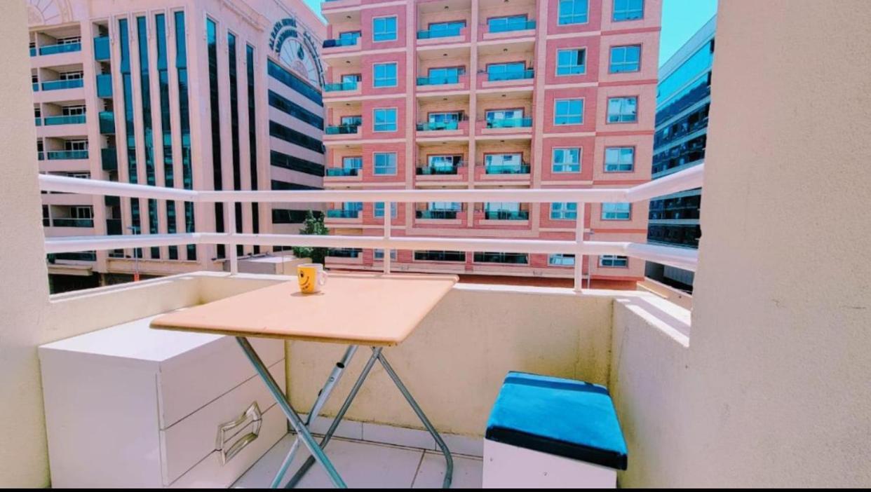 Dxb Hostel Near Adcb Metro Station Dubai Luaran gambar