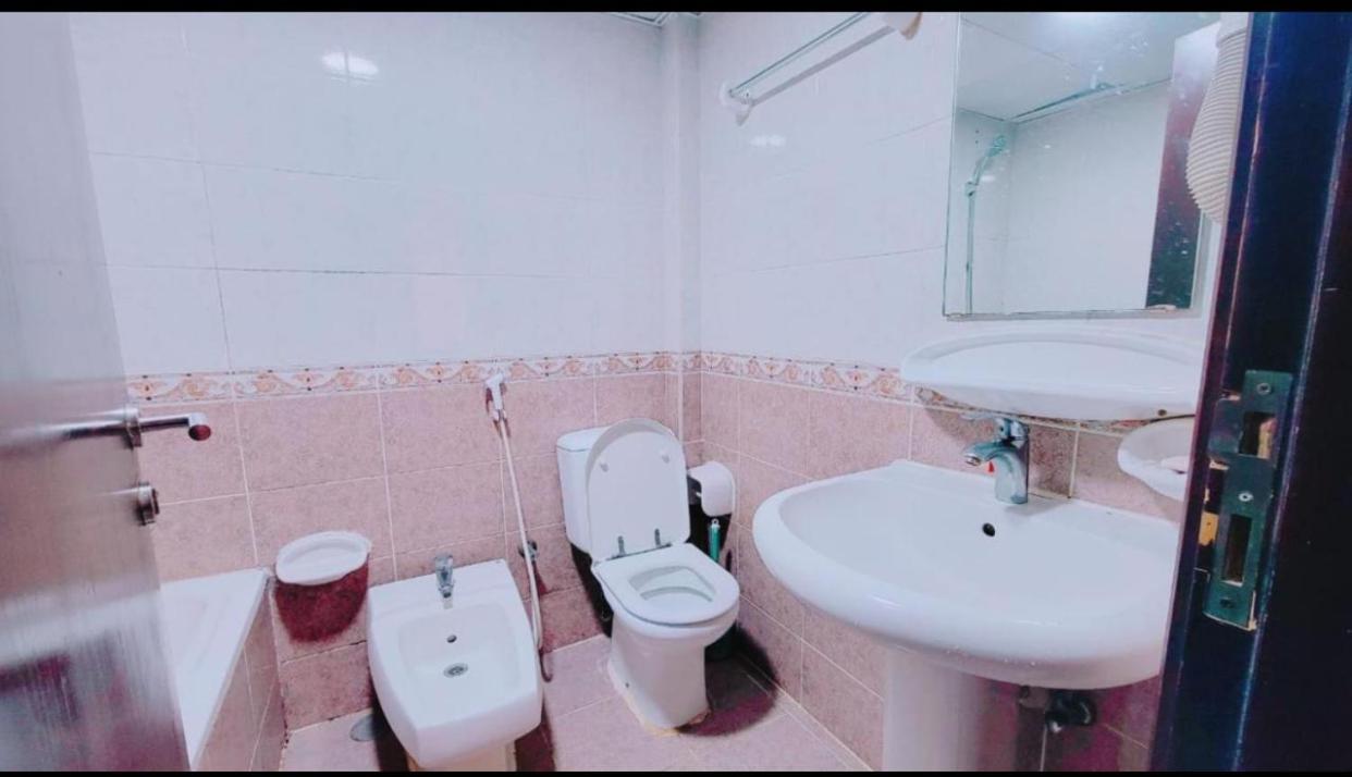 Dxb Hostel Near Adcb Metro Station Dubai Luaran gambar
